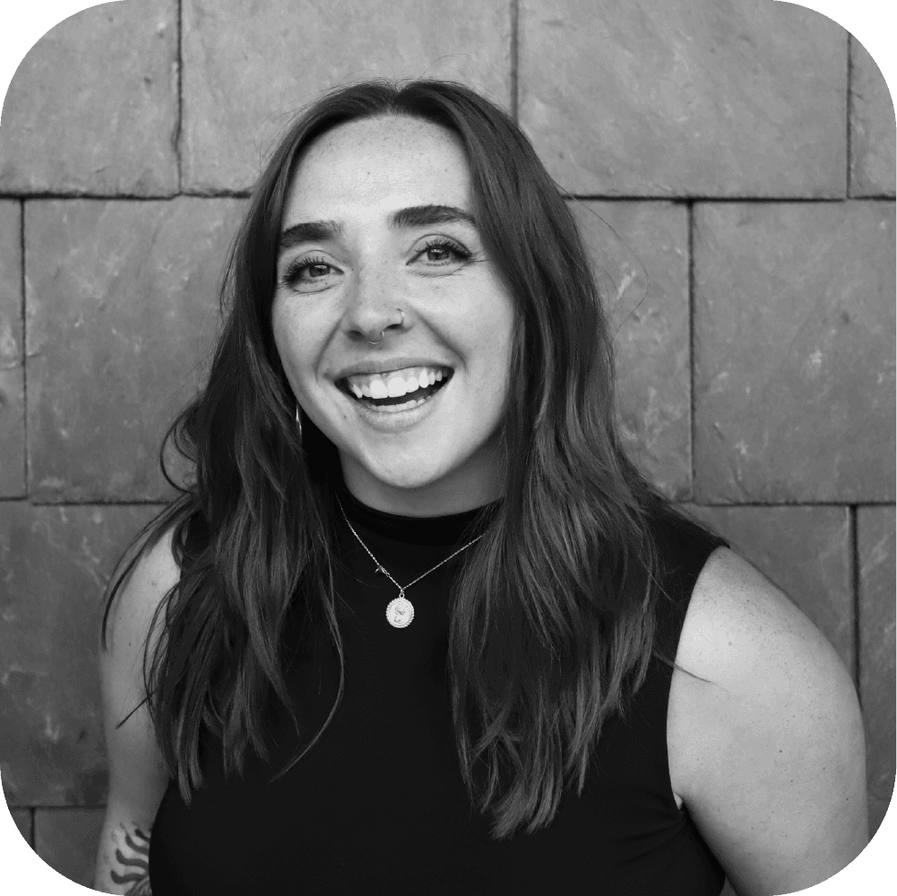 Allie, Customer Relationships